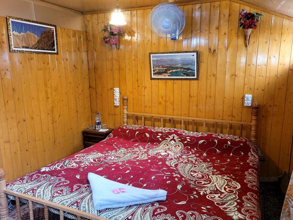 Tashkand Houseboat Srīnagar Exterior foto