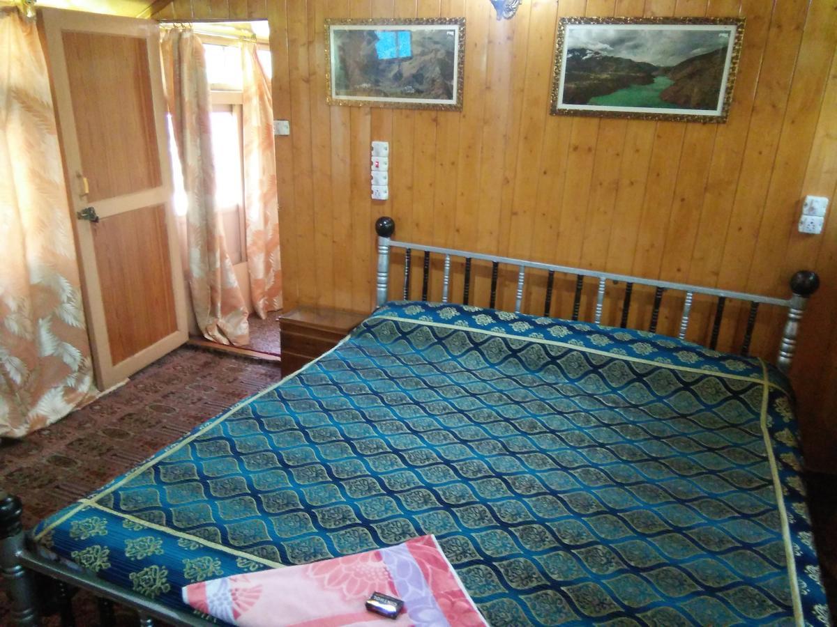 Tashkand Houseboat Srīnagar Exterior foto